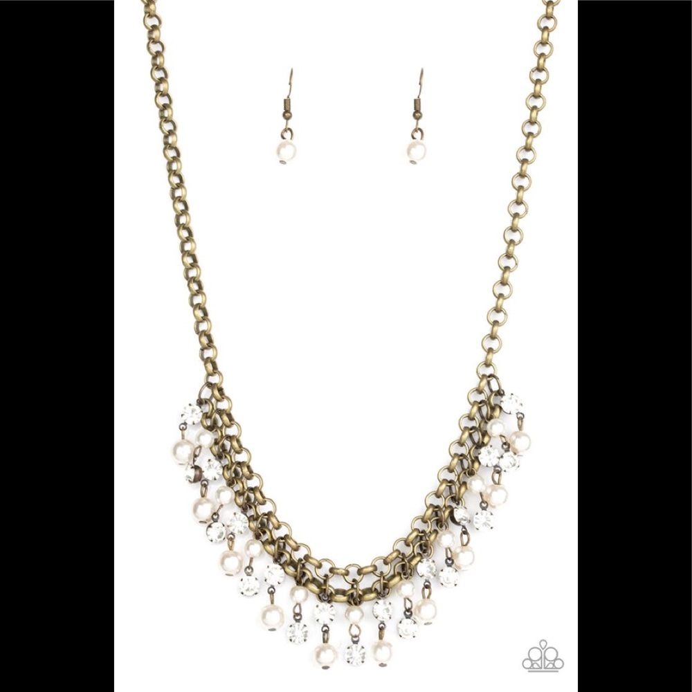 ✨3 for $10✨Brass and pearl necklace